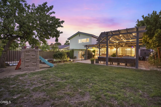 18845 Braemore Road, Porter Ranch CA: https://media.crmls.org/mediaz/21512f1b-325d-4223-be98-03c7144fdb82.jpg