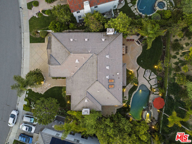 3432 Daniella Court, Calabasas CA: https://media.crmls.org/mediaz/21515a1b-b1a1-4448-b2ee-d32a13cd2f61.jpg