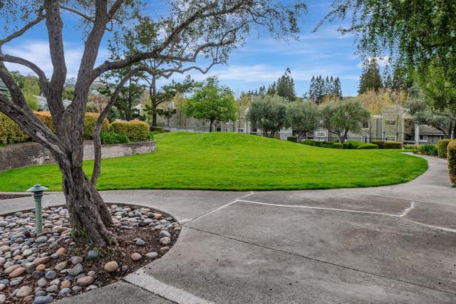 4016 Farm Hill Boulevard, Redwood City CA: https://media.crmls.org/mediaz/21516922-3a1d-446c-b5e2-befa92dac1e5.jpg