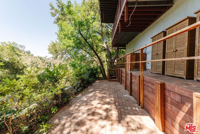 2344 Sunset Heights Drive, Los Angeles CA: https://media.crmls.org/mediaz/2152186c-042c-4f70-9bda-2de7d4747a3e.jpg