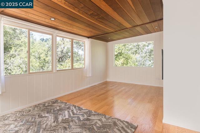 877 Mountain View Dr, Lafayette CA: https://media.crmls.org/mediaz/21523b40-0d13-4b29-81c0-6794cdd931f6.jpg