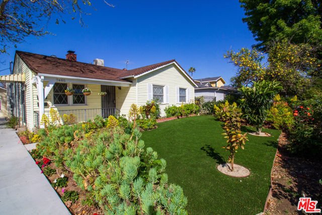 7465 N Forbes Avenue, Lake Balboa CA: https://media.crmls.org/mediaz/2152604c-5997-441b-9e83-5f3a25dd3842.jpg