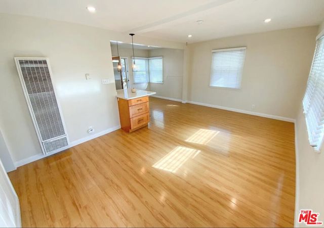 1205 Appleton Way, Venice CA: https://media.crmls.org/mediaz/21536183-a277-4179-b65b-445016b8011f.jpg