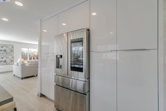 5324 Selma Ave, Fremont CA: https://media.crmls.org/mediaz/21538185-ab94-4763-901f-bfa9322dcc66.jpg