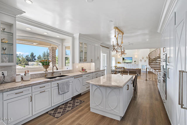 848 Greenridge Drive, La Canada Flintridge CA: https://media.crmls.org/mediaz/2153c642-edbd-4e0b-b6ae-0206e44b3414.jpg