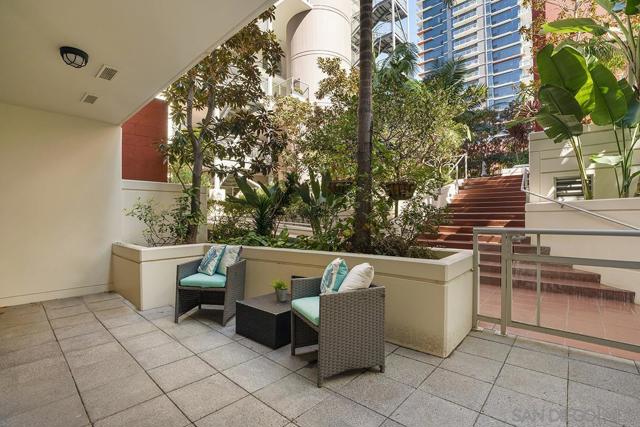 1431 Pacific Hwy, San Diego CA: https://media.crmls.org/mediaz/2153f637-8483-418f-8c4f-f931141dc920.jpg