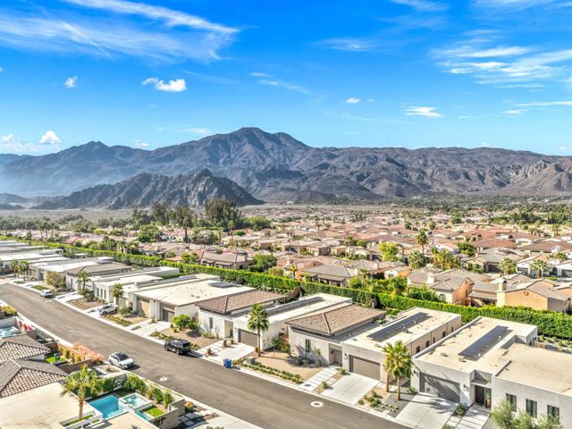 57601 Santo Thomas, La Quinta CA: https://media.crmls.org/mediaz/2154227d-c5a6-4c2e-9eb1-6ddb3488c444.jpg