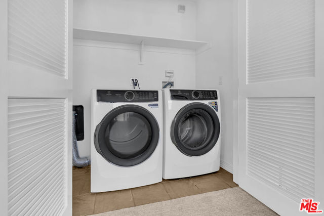 4050 GLENCOE Avenue, Marina del Rey CA: https://media.crmls.org/mediaz/21546ed6-ba60-4734-a042-9568a3b56dd2.jpg