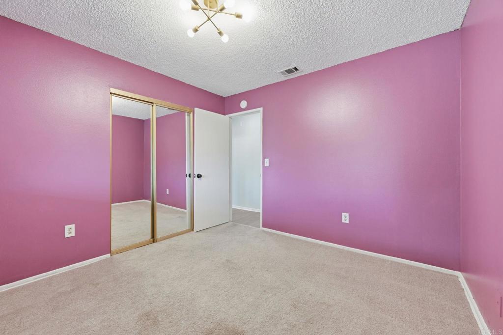https://media.crmls.org/mediaz/215532a9-833d-4cb6-9ab4-0f15b50f3ada.jpg?preset=X-Large