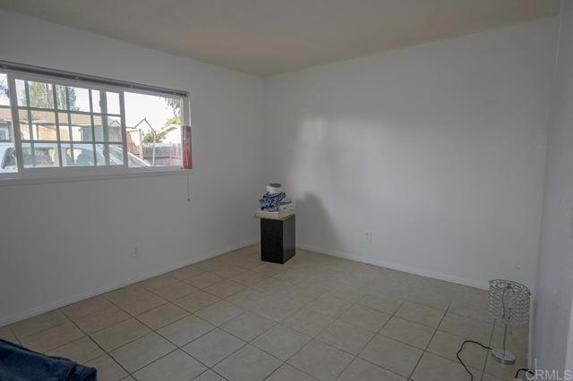 Detail Gallery Image 10 of 15 For 4832 Tacayme Dr, Oceanside,  CA 92057 - 3 Beds | 2 Baths