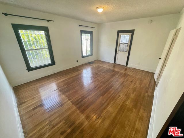 737 N HARVARD Boulevard, Los Angeles CA: https://media.crmls.org/mediaz/2156c1a5-9dd1-4e60-b657-c95d46aa4484.jpg