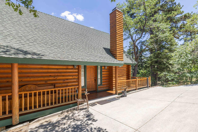 1307 Pigeon Road, Big Bear CA: https://media.crmls.org/mediaz/2156c82d-1dff-45a0-bd57-066eb79b3a4e.jpg