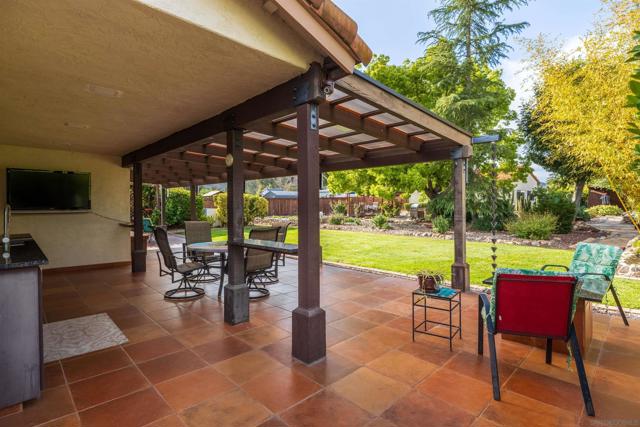 23540 Oriente Way, Ramona CA: https://media.crmls.org/mediaz/2157525b-5e2e-45a8-bf44-e04a675d6af9.jpg