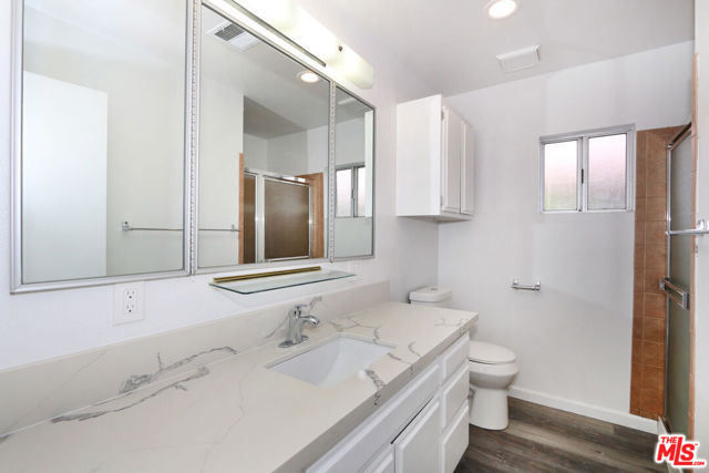 76983 California Drive, Palm Desert CA: https://media.crmls.org/mediaz/21576527-2522-4ef6-9d54-8d8465eea564.jpg