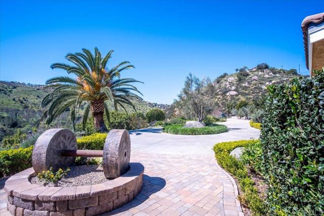 Detail Gallery Image 13 of 66 For 19270 Horizon View Dr., Ramona,  CA 92065 - 4 Beds | 4/2 Baths