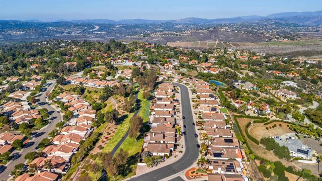18113 Calle Estepona, San Diego CA: https://media.crmls.org/mediaz/215804d8-2a16-41cb-a71b-15e3b4ddd196.jpg