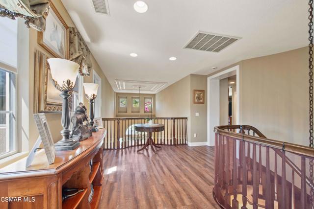 3194 Sunset Hills Boulevard, Thousand Oaks CA: https://media.crmls.org/mediaz/21586d3d-7456-4991-b917-e2ae8f029425.jpg
