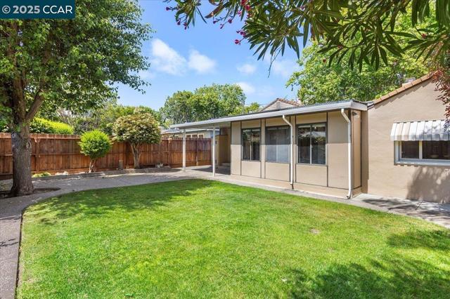 15745 Via Corta, San Lorenzo CA: https://media.crmls.org/mediaz/21587edf-1890-4dc4-9b4b-16e84936c0be.jpg