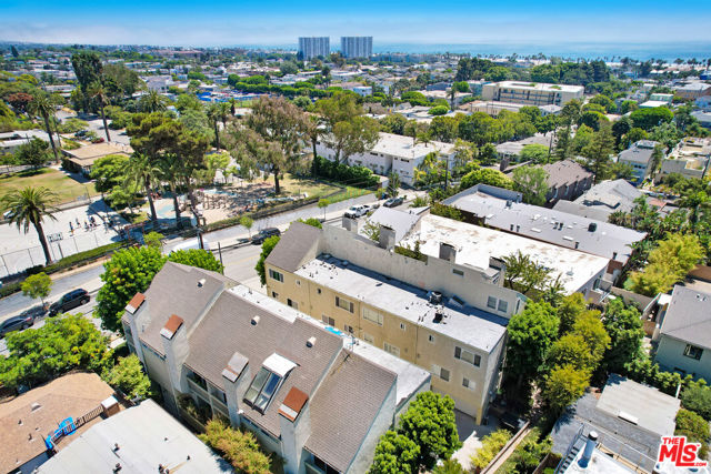 631 Strand Street, Santa Monica CA: https://media.crmls.org/mediaz/2158a641-dc1d-4e25-ac93-80880ce87c68.jpg