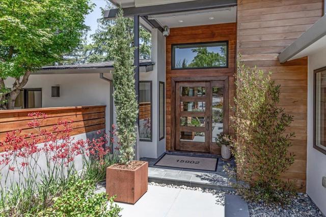15902 Rochin Terrace, Los Gatos CA: https://media.crmls.org/mediaz/2158cd6c-0e81-49fb-91c1-2452c533654f.jpg