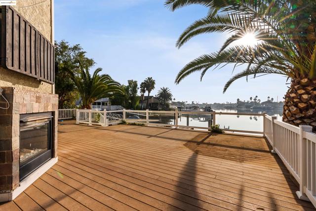 4730 Spinnaker Way, Discovery Bay CA: https://media.crmls.org/mediaz/2159096f-8e26-452e-afa0-788dfdd136a8.jpg