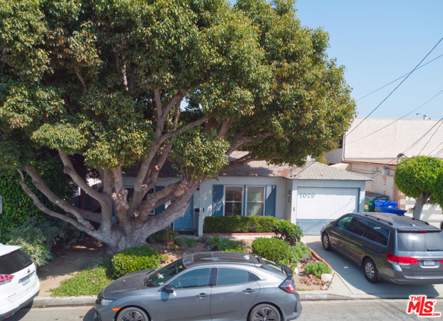 1029 11th Street, Manhattan Beach, California 90266, 3 Bedrooms Bedrooms, ,1 BathroomBathrooms,Residential,Sold,11th,20627302