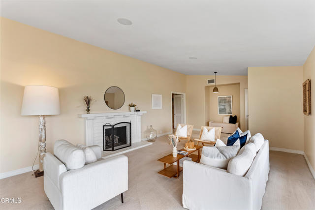 7017 Sonora Court, Ventura CA: https://media.crmls.org/mediaz/215947f8-6735-4984-90d2-9fe97a923f63.jpg