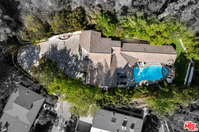 16221 Elisa Place, Encino CA: https://media.crmls.org/mediaz/215a0d9e-f4b6-4968-a460-65c57b57f1be.jpg