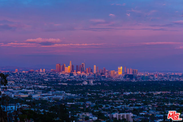 8545 FRANKLIN Avenue, Los Angeles CA: https://media.crmls.org/mediaz/215a1d6e-bd15-4dd2-a4d4-f2d4e5dd768f.jpg
