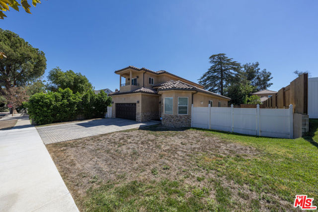 13512 Vose Street photo 4