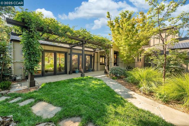 691 Old Jonas Hill Rd, Lafayette CA: https://media.crmls.org/mediaz/215aa9d9-68ad-4ee7-ad86-fc1e9a6f31f7.jpg