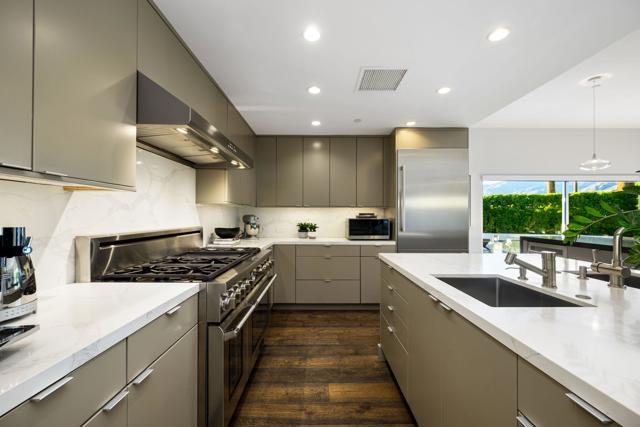 1047 Hunter Drive, Palm Springs CA: https://media.crmls.org/mediaz/215ac4d9-8fae-4841-b3d4-7b114b16ecae.jpg