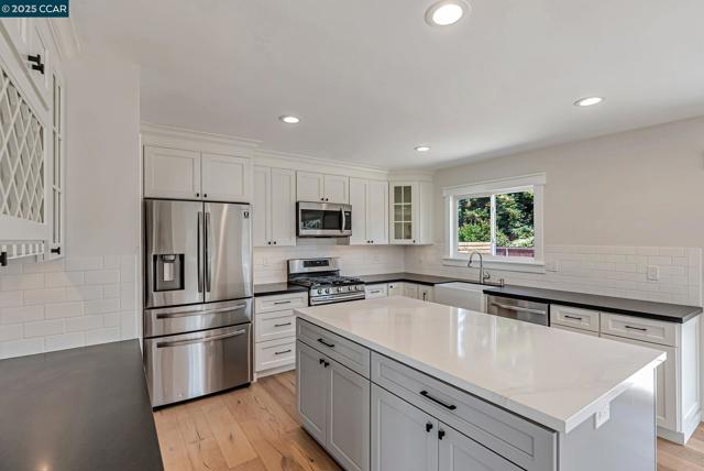 5891 Caulfield Dr, Clayton CA: https://media.crmls.org/mediaz/215b49e5-c4b0-4f3f-97fc-2399d03830df.jpg