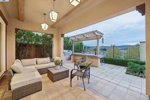 3885 Highpointe Ct, Dublin CA: https://media.crmls.org/mediaz/215c1688-381f-4e7e-834b-81b8f5b21fef.jpg