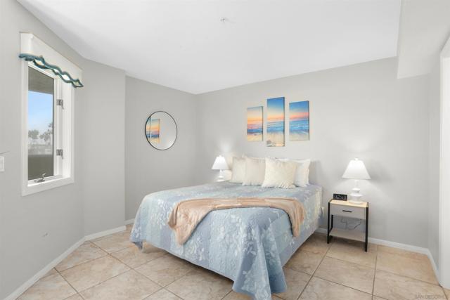 1100 Seacoast Dr, Imperial Beach CA: https://media.crmls.org/mediaz/215c338d-56cd-497e-bfa3-2df29943ec96.jpg