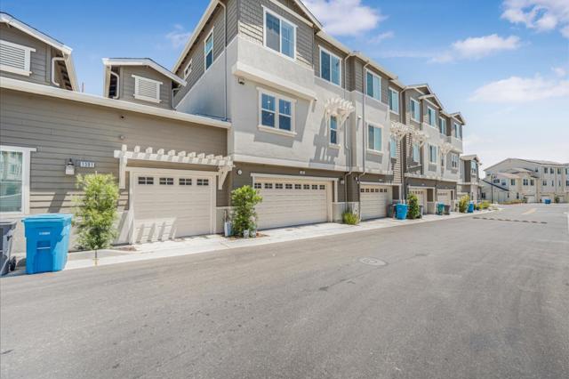 1387 Ores Way, Gilroy CA: https://media.crmls.org/mediaz/215c6d56-9d81-4790-b9ea-982005af1b1e.jpg