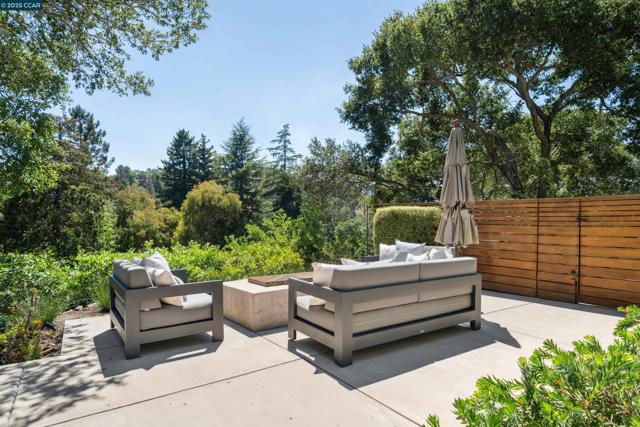 10 ICHABOD LANE, Orinda CA: https://media.crmls.org/mediaz/215c6fb0-d2ce-4754-8619-8f61dba6b7ed.jpg