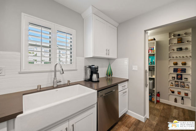 2002 S Bobolink Lane, Palm Springs CA: https://media.crmls.org/mediaz/215cd1d7-ea7f-4ba5-9d4a-c60eee1fdbe5.jpg