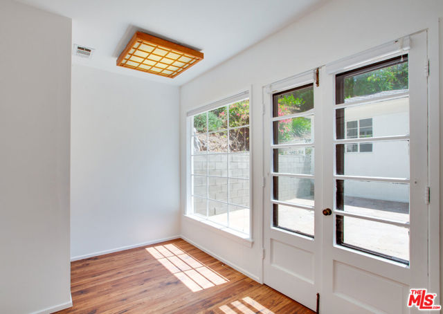 10321 Chrysanthemum Lane, Los Angeles CA: https://media.crmls.org/mediaz/215d07a4-e429-4bcf-9a6a-5d64b18a6de7.jpg