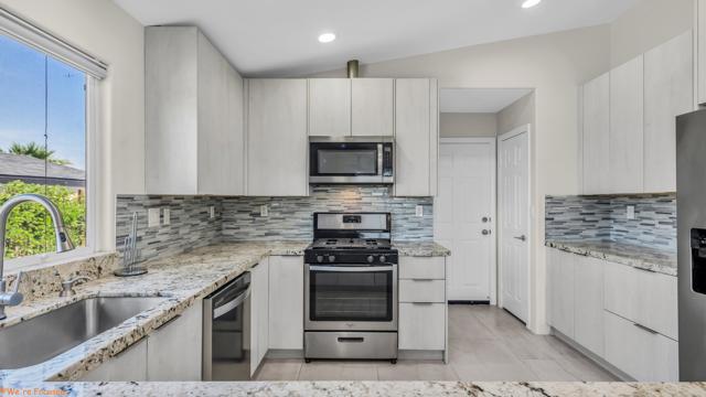 68099 Via Domingo, Desert Hot Springs CA: https://media.crmls.org/mediaz/215d64fb-3417-4d9c-b6bd-b98e30984f52.jpg