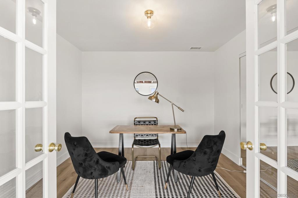 https://media.crmls.org/mediaz/215d86d1-da44-4bda-8b49-2673fce64950.jpg?preset=X-Large
