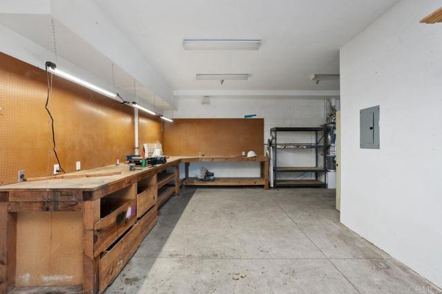 1101 York Dr., Vista CA: https://media.crmls.org/mediaz/215deddc-dd05-4ec7-a0ef-8e5068d6fefe.jpg