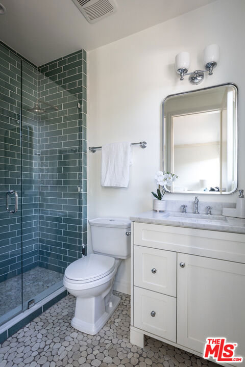 735 N Stanley Avenue, Los Angeles CA: https://media.crmls.org/mediaz/215e324e-590a-4f89-90e4-76d1b0523d64.jpg