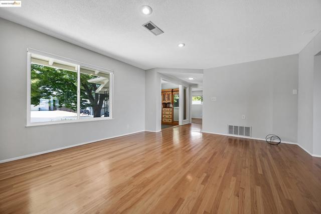 1510 Encanto, Walnut Creek CA: https://media.crmls.org/mediaz/215e814e-2e7a-411e-9cdf-83562526ea28.jpg
