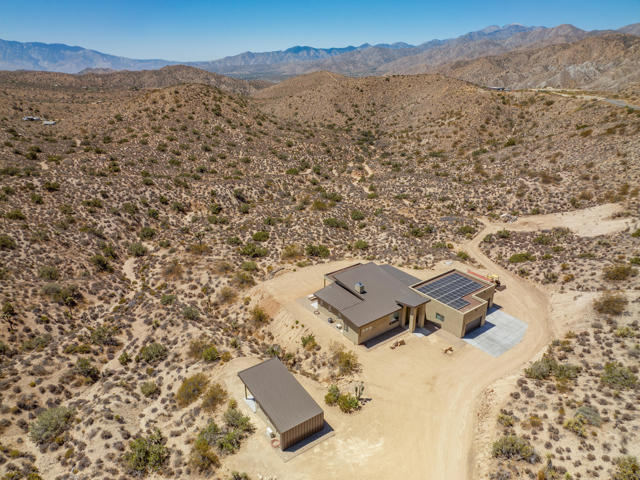 7852 Pinon Drive, Yucca Valley CA: https://media.crmls.org/mediaz/215e89a7-ae2b-429e-b10c-b3524742c24a.jpg