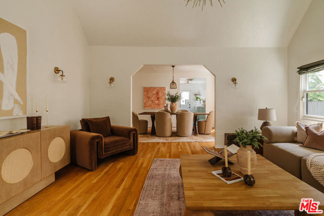 3707 Glenfeliz Boulevard, Los Angeles CA: https://media.crmls.org/mediaz/215eb82f-3092-45be-95a7-039ced686888.jpg
