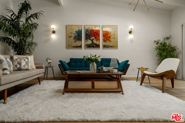 23020 Lita Place, Woodland Hills CA: https://media.crmls.org/mediaz/215ecf7e-f658-4b67-ae1d-91f5967185b0.jpg