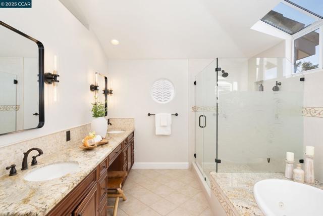 508 Zenith Ridge Dr, Danville CA: https://media.crmls.org/mediaz/21609167-aed0-437f-8ada-9d2ceda23bc7.jpg