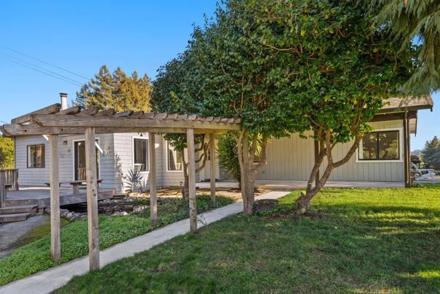 500 Valencia School Road, Aptos CA: https://media.crmls.org/mediaz/2160f99b-c7c1-4355-b7ff-4578460660a6.jpg