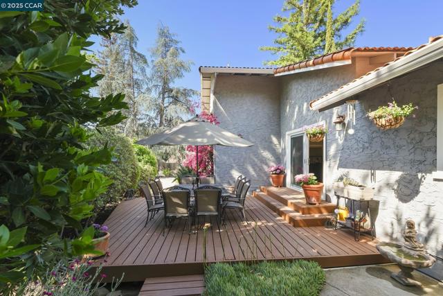 1020 Molad Ct, Concord CA: https://media.crmls.org/mediaz/216102e6-0bf7-48bd-b381-a32e75de5d11.jpg